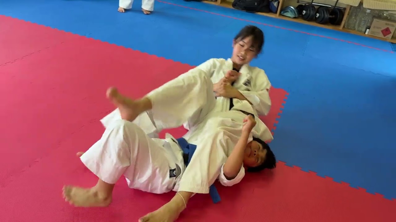 先輩女子に男子が挑戦柔術スパーリング