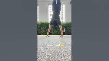 handstands are so inconsistent #motivation #bodybuilding #gym #handstand #calisthenics #fitness