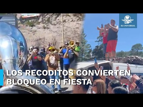 Banda Los Recoditos queda atrapada en bloqueo y dan concierto