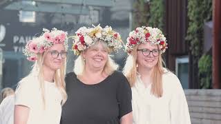 Projektas-edukacija.Gėlių vainiko pynimas kolektyvui/klientams. Kino teatras PASAKA & Pūkuotas vejas