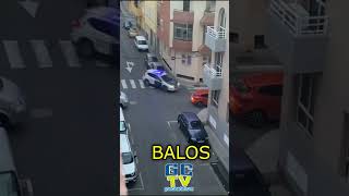 Cuatro agentes heridos y más de una decena de coches dañados en una persecución en Balos