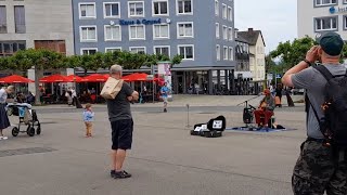 Video thumbnail of "A UNIQUE version of VOODOO CHILE on the street in Kassel (live looping)"