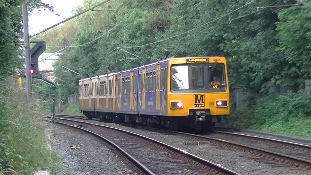 Tyne And Wear Metro Metrocars 4045 And 4027 Arriving Into Four Lane tyne-and-wear-metro-metrocars-4045-and-4027-arriving-into-four-lane