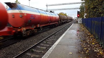 DB SCHENKER TUG 60039 passing through Reading West