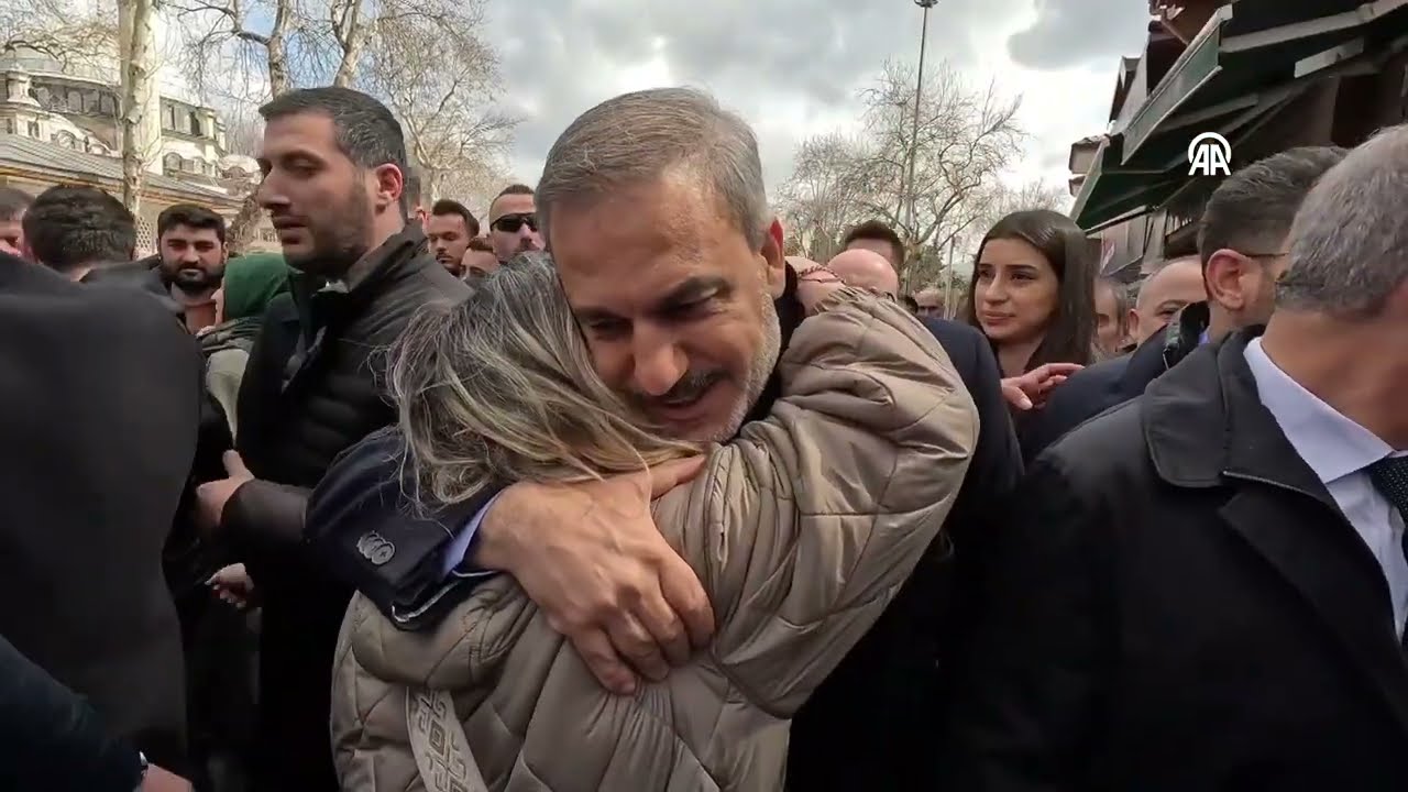 Turkish Foreign Minister Fidan meets with citizens in Eyüpsultan