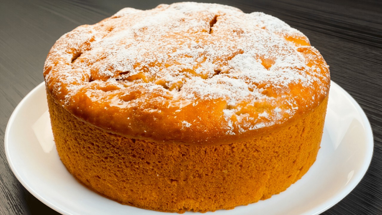 Berühmter italienischer Apfelkuchen in 5 Minuten. Köstlicher Geschmack! Schnelles Rezept.