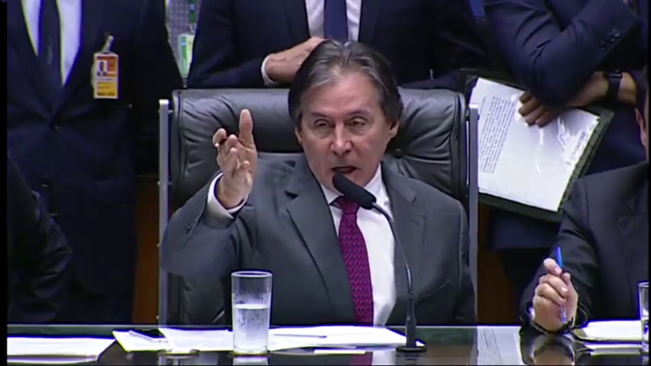 (05/SET/2017) Eduardo Bolsonaro esculhamba petistas denunciados por Janot