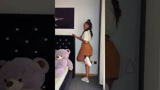Wow umukobwa mwiza yambaye akajipo kagufi