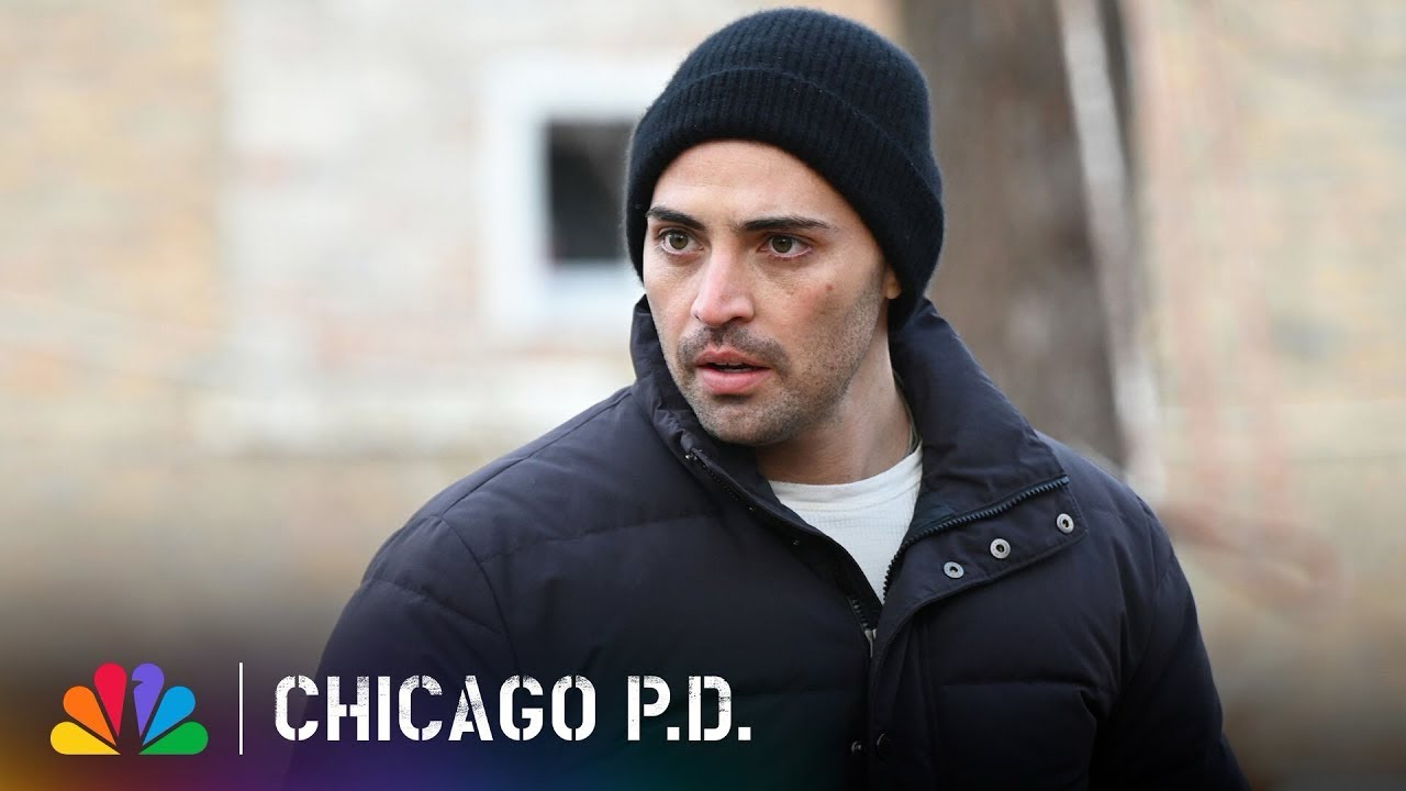 Atwater, Ruzek and Torres Find a Victim After Hearing Gunshots - Chicago PD (Episode Highlight)
