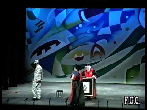 Juicio a puerta cerrada y la sala abarrotada