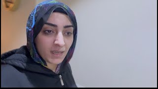 صحيت الصبح  لقيتها علي باب الشقه صوتي جاب آخر العماره