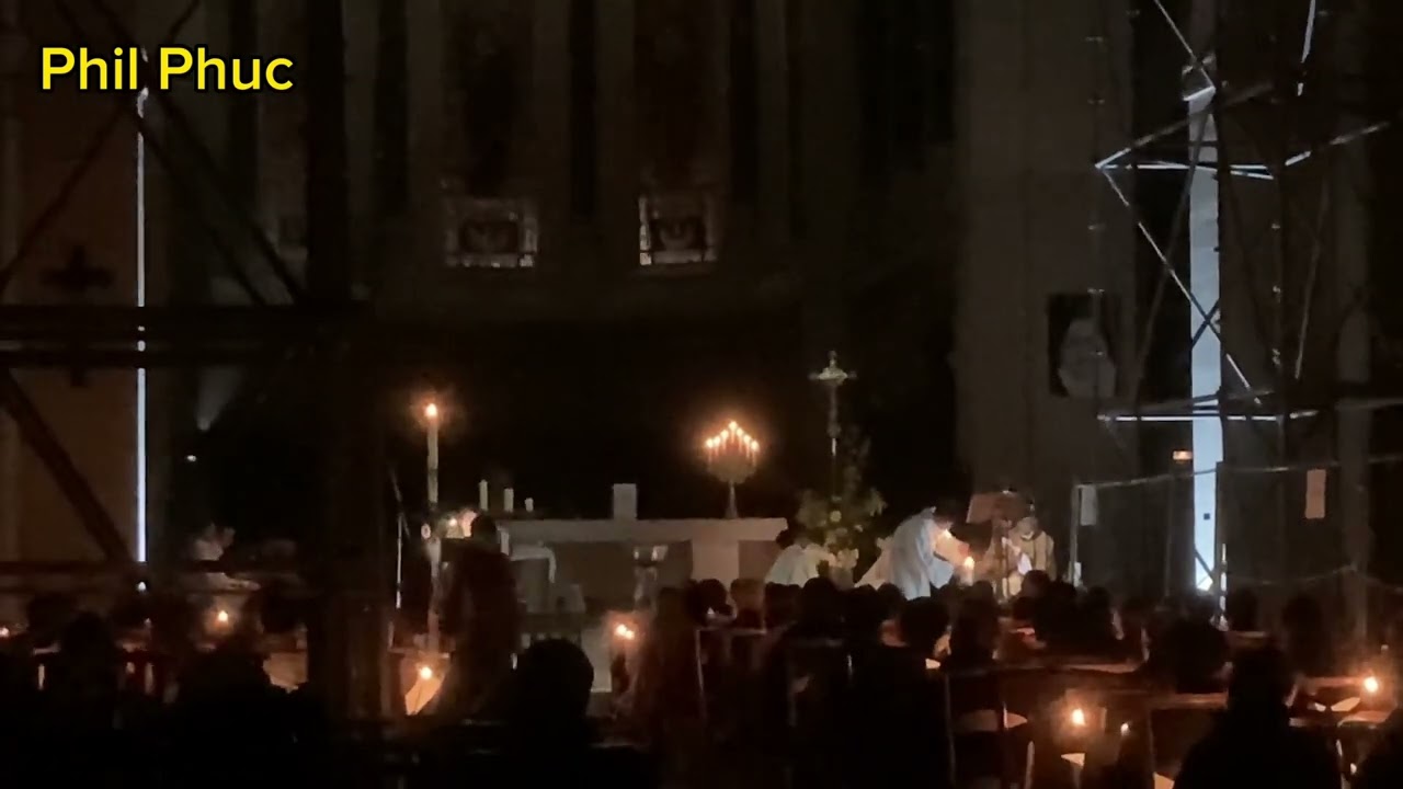 Chant de victoire  - Cantique Exode 15 - Catholic Singing in French - Mass Easter Vigil
