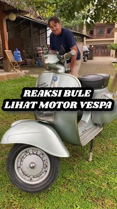 Foreigners' Reactions to Seeing a Vespa Motorcycle for the First Time in Indonesia