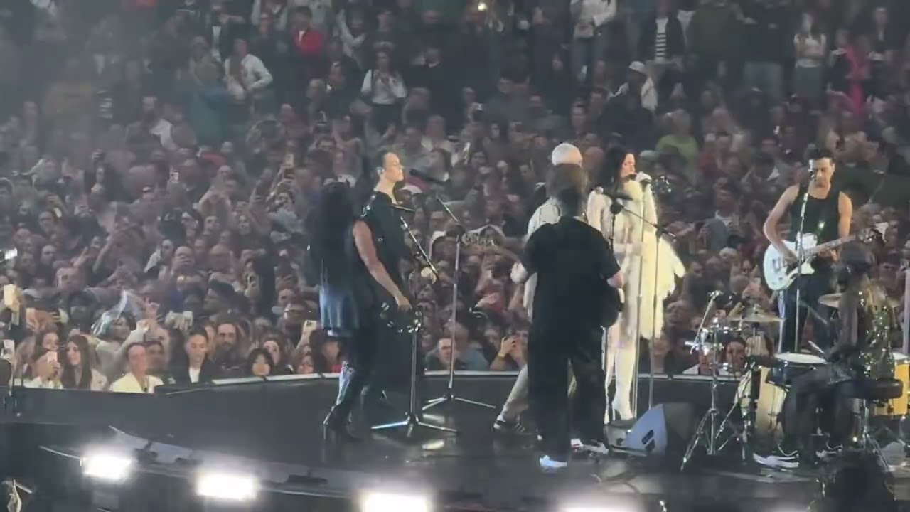 Dua Lipa & The Zutons - Valerie (Radical Optimism Tour Liverpool Anfield Stadium N1)