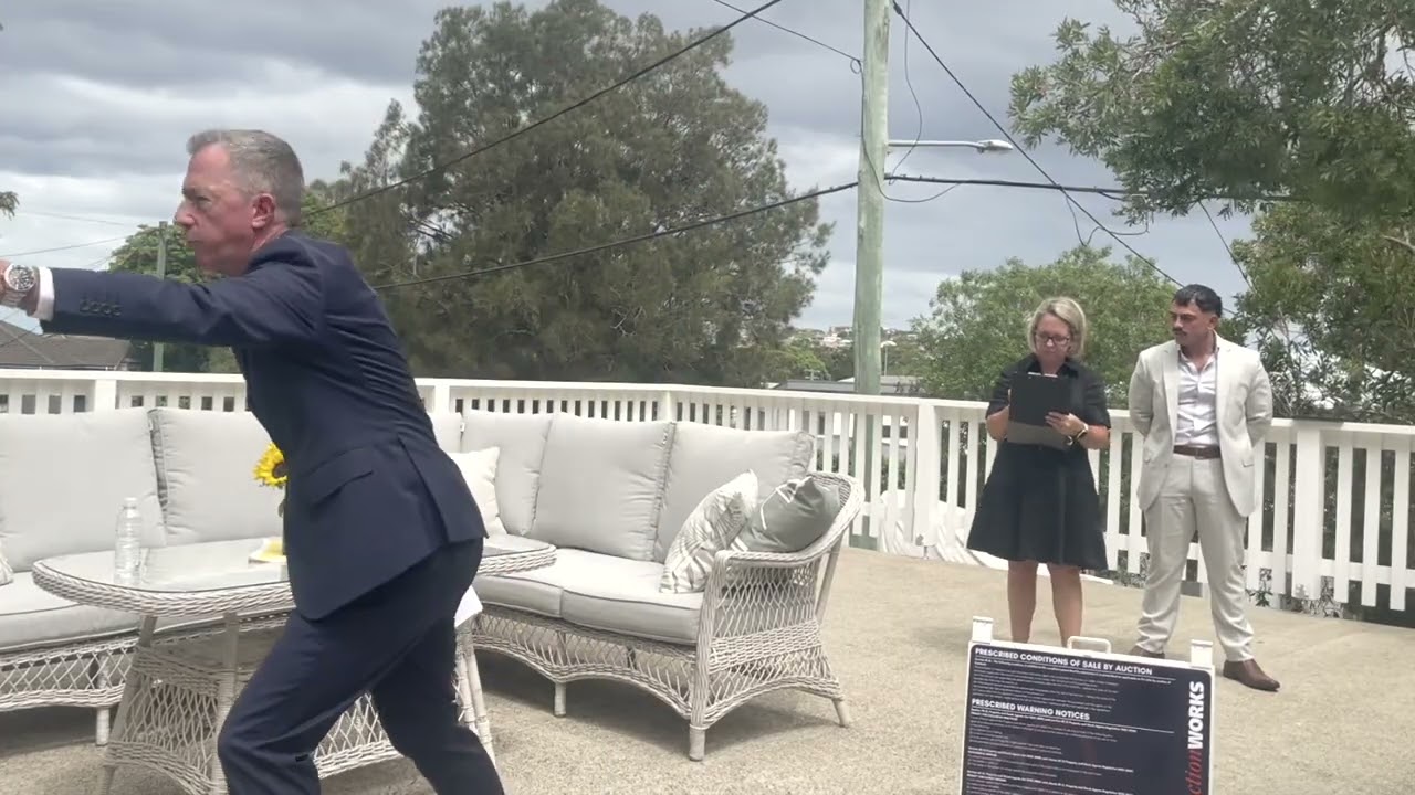 Auction | 11 Fay Street, North Curl Curl #realestate #auction