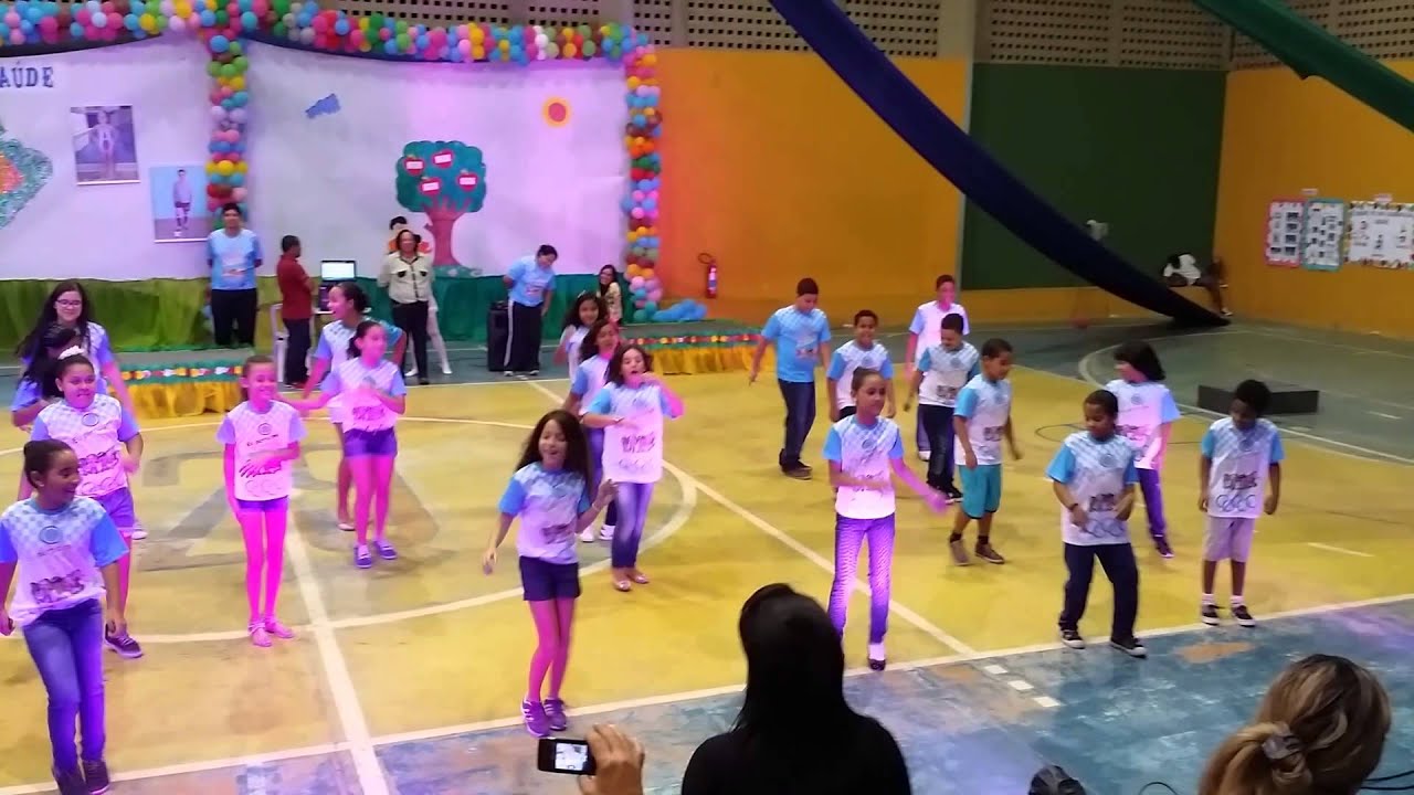 Apresentação alexia colégio 29 de julho - YouTube