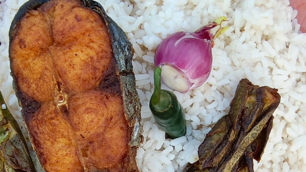 মাছদিয়ে অসাধারণ খাবার। 