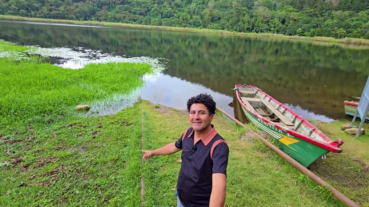 La Laguna Verde en Apaneca, Ahuchapán EL SALVADOR, Tesoro de La Naturaleza. 