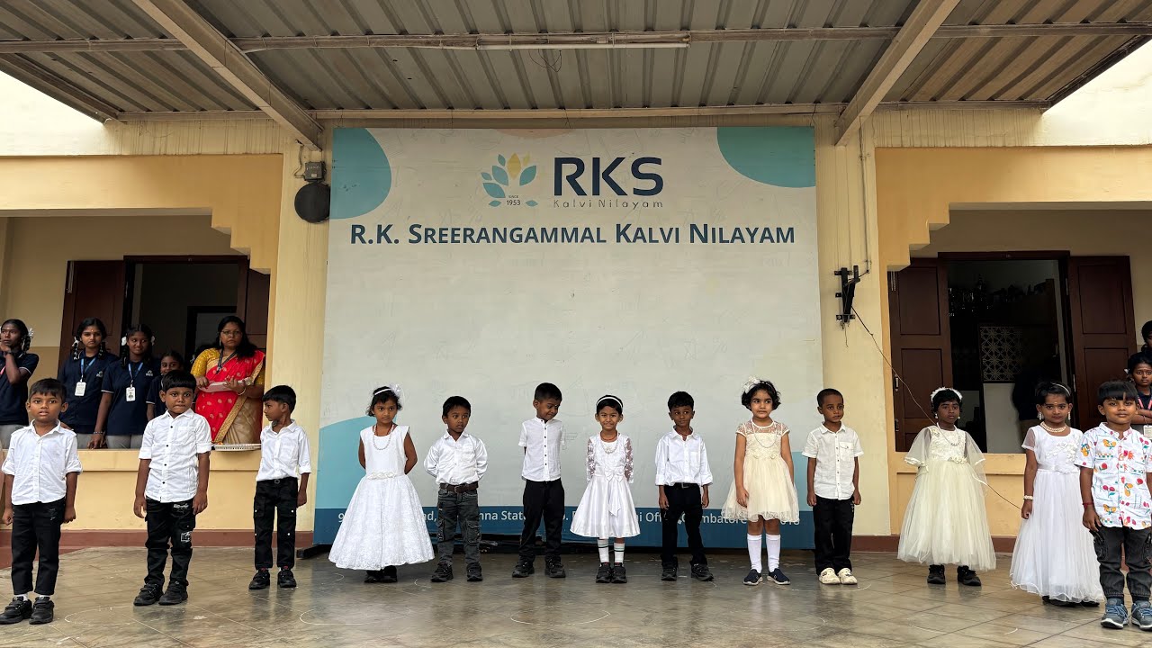 Adorable LKG Dance Performance | Children’s Day Special😍 - YouTube