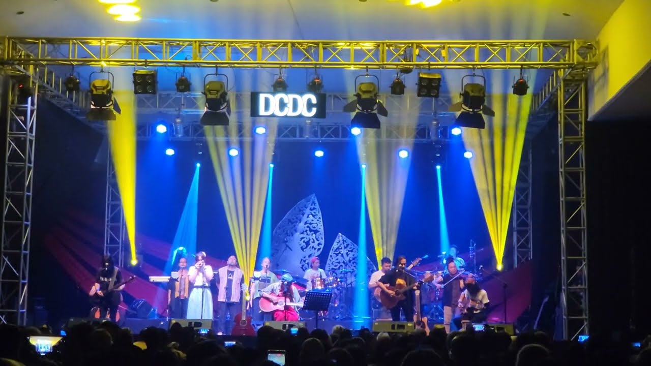 Sawung Jabo  Sirkus Barock feat Sarah Saputri   Mengejar Bayangan Menangkap Angin