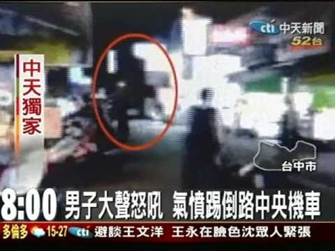 心情不好男子持刀咆哮 與6員警對峙
