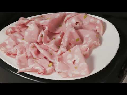Come tagliare una mortadella - video from Levoni