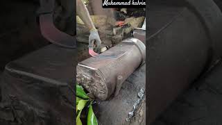 the process of cutting the tip of a skin peeling knife 🌲 rubber #iron #metal #fyp #italy #australia