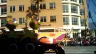 2014 ROSE PARADE: GRAND MARSHALL TROPHY FLOAT by PUBLIC STORAGE