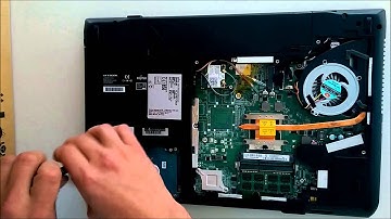 Fujitsu Lifebook AH532 Tastatur / Touchpad ausbauen