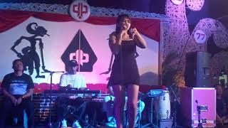 Rindi Antika Dermaga Biru