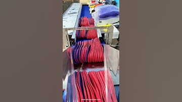 Automatic sport shoe insole flow pillow bag packaging machine packing video