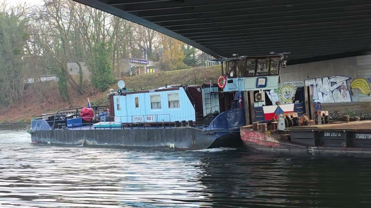 Schubboot RIO 2 am 29.11.2025 auf dem Sacrow-Paretzer Kanal