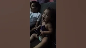 Bebe Jogando Video Game 