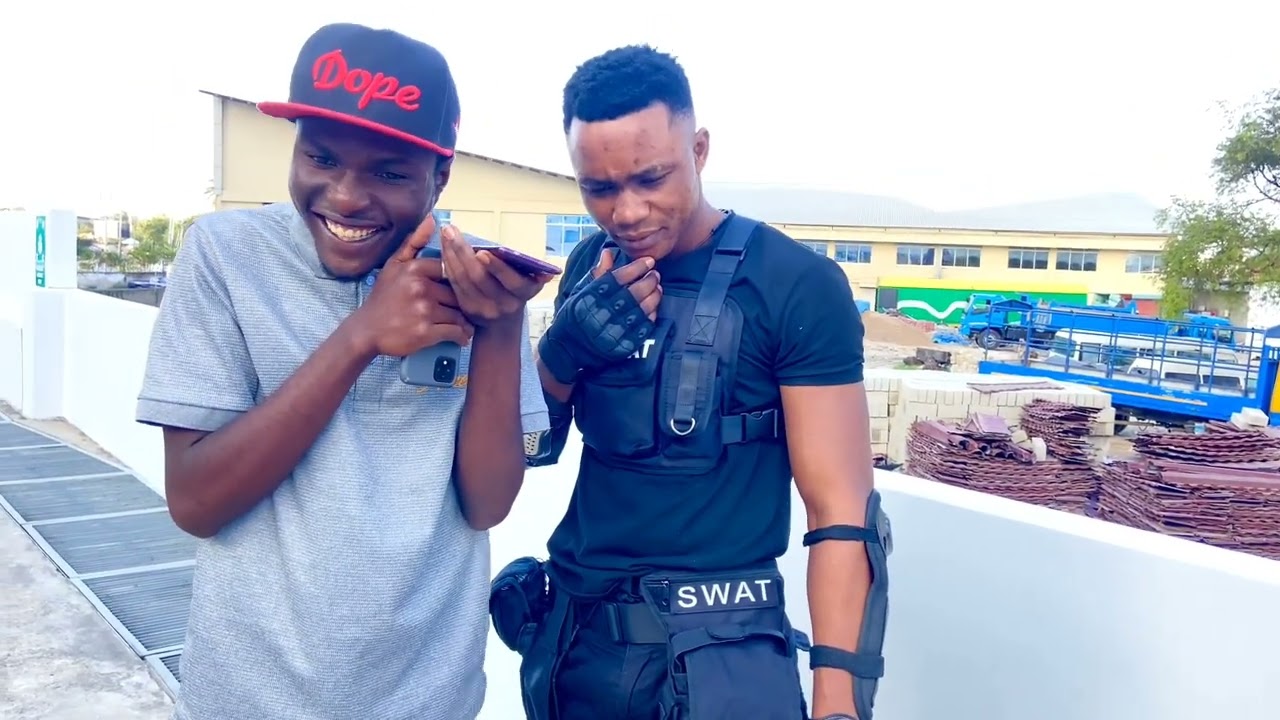 //KUMBE DEMU WAKE NI MALAYA NA ANAJIUZA 