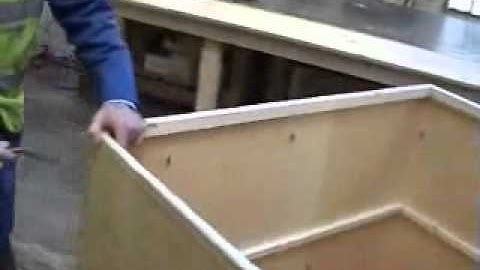 Assembly of a wirebound pallet box.wmv