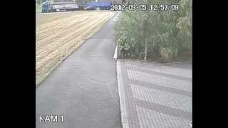 TIR prawie uderza w autobus szkolny screenshot 5