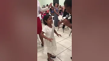 Mini pastora NICOLE sendo batizada pelo Espírito Santo