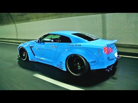 Bugatti veyron vs nissan gtr r34 tuned 1000hp