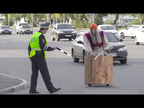 БАБКА НА ГИРОСТУПЕ ПРАНК в ЧЕЛЯБИНСКЕ (Часть 2) | Witch on the broom PRANK | Granny in Russia Part 2