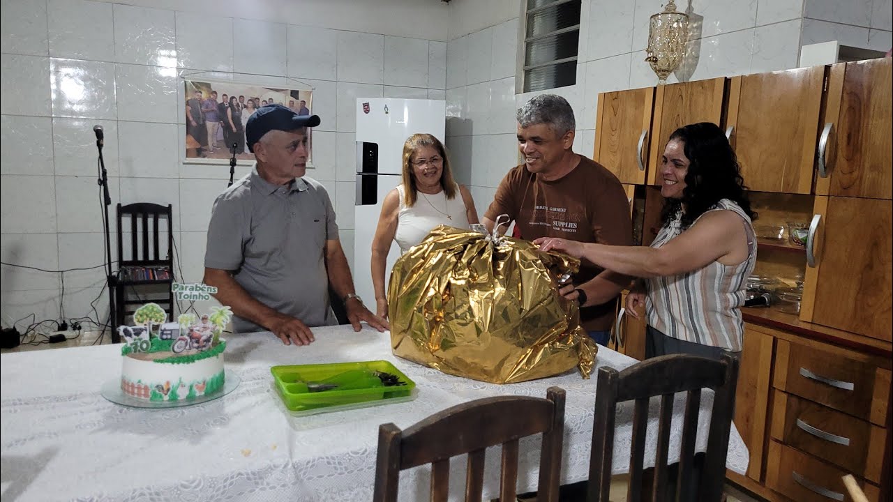 MUITA EMOÇÃO NA COMEMORAÇÃO DO ANIVERSÁRIO DE PAPAI !!!! FILA DE PRESENTES 🎁 E SURPRESAS