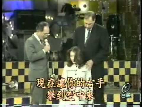 MISS CHINA HYPNOTIZED TO SEE A PAST LIFE ON SUPER SUNDAY TAIWAN TV SHOW TOM SILVER HYPNOTIST