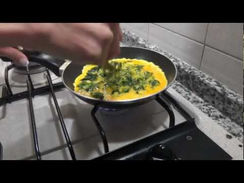 Video: Colazione Sana - Frittata Con Spinaci In Una Pentola A Cottura Lenta