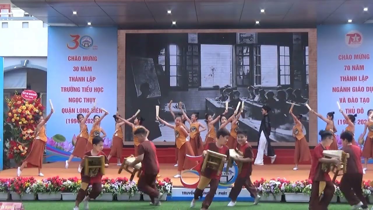 Văn nghệ chào mừng 30 năm thành lập Trường Tiểu học Ngọc Thụy