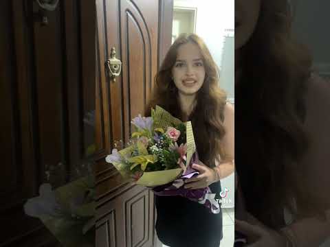 طارق أعطى ايلا باقه ورد