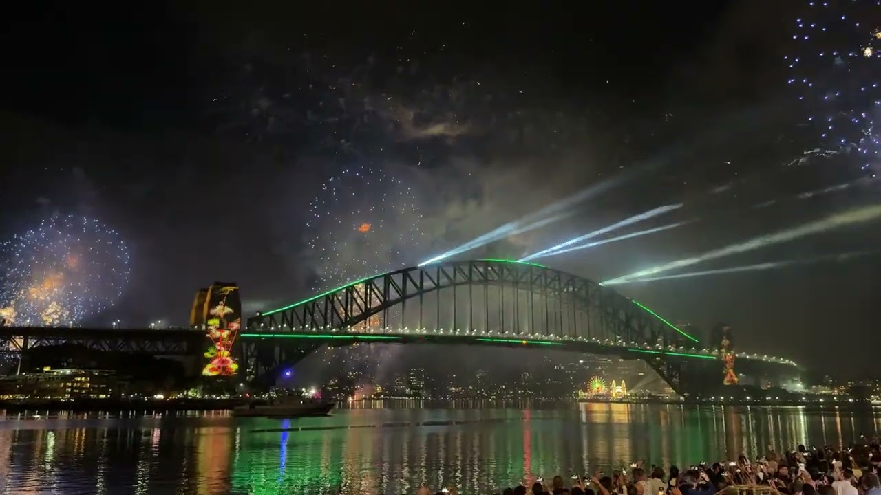 Sydney Harbour Bridge Fireworks New Year’s Eve 2026 from the best spot  @SydneyOperaHouse 