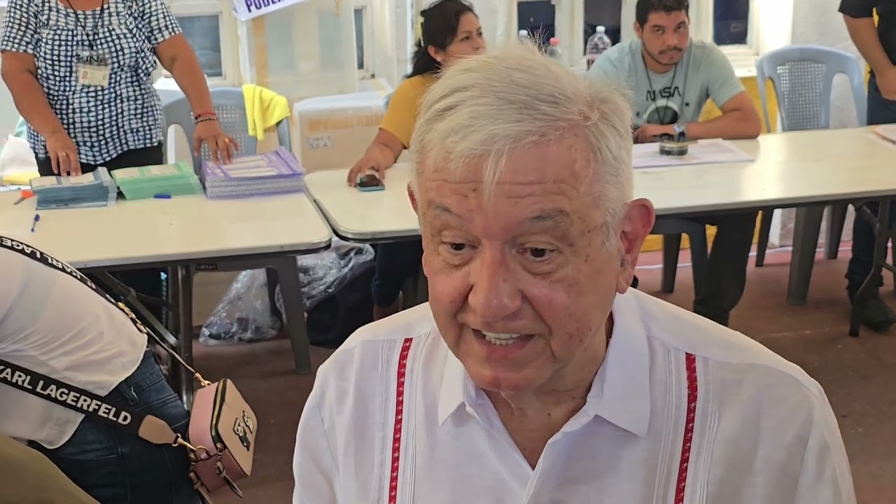 Desde Palenque, Chiapas, el expresidente Andrés Manuel López Obrador ejerció su derecho al voto.