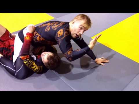 The Zombieslayer - one-arm guillotine from mount (nogi BJJ top attack)