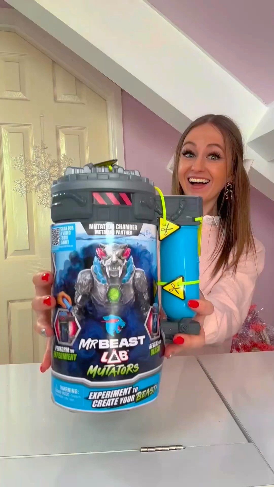[ASMR] UNBOXING A *MR BEAST* MYSTERY MUTATION CHAMBER!!????‍?⁉️ (ULTRA RARE FIND?!?) #Shorts