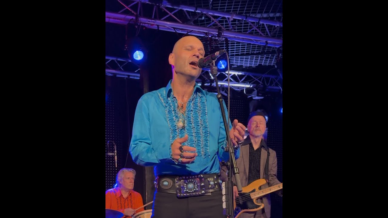 Dimitri Keiski - Kaupungin illassa yksin