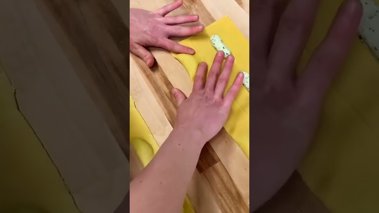 Dumplings made by foreigners gourmet so delicious gourmet vlog patterned pasta dumplings